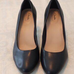 Clarks Collection Classic Navy Blue Amber Joy Leather Upper Dress Heels Size 10